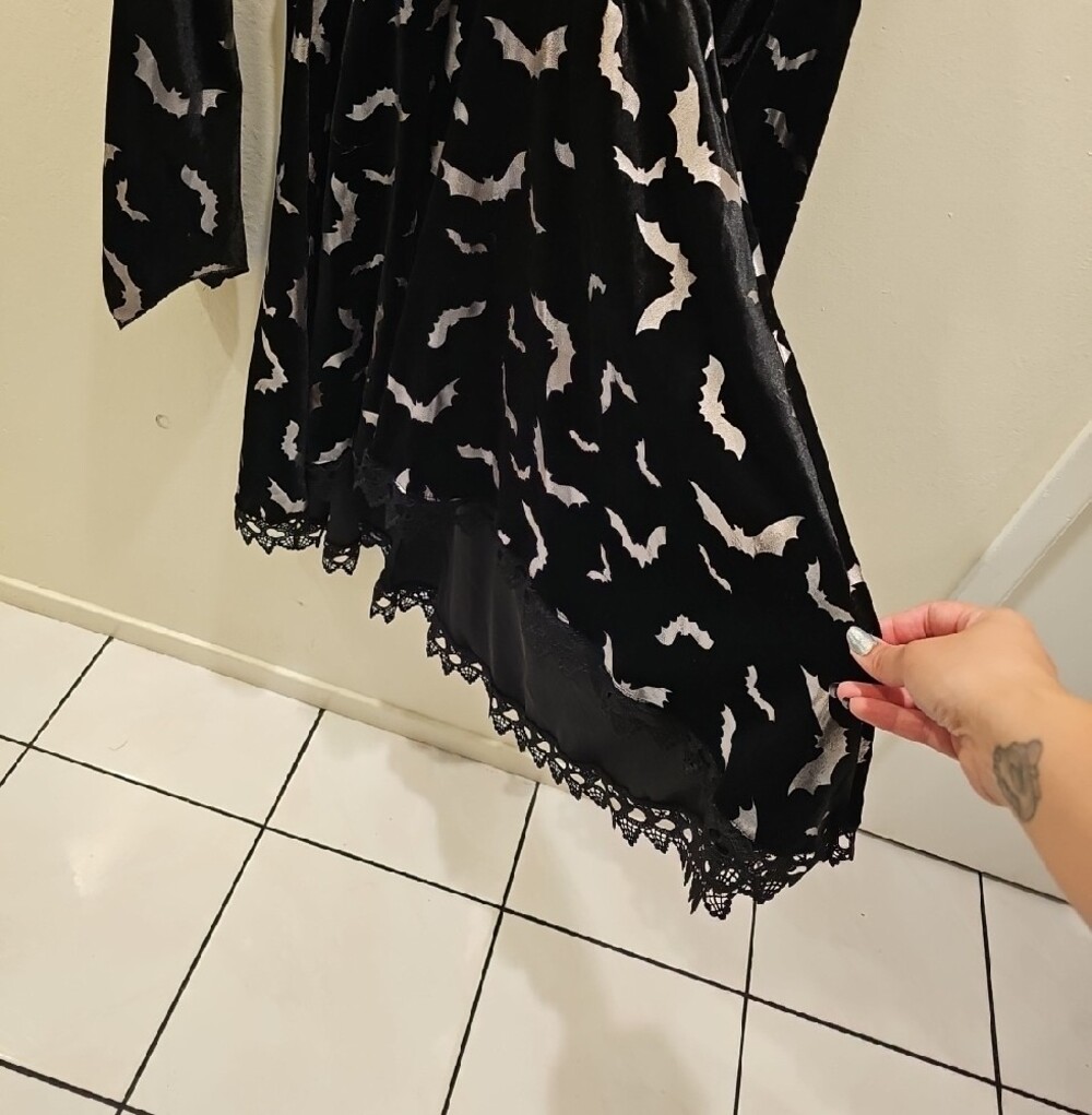 Stylish Black Velvet Dress with Silver Bat Print - Picture 4 of 6